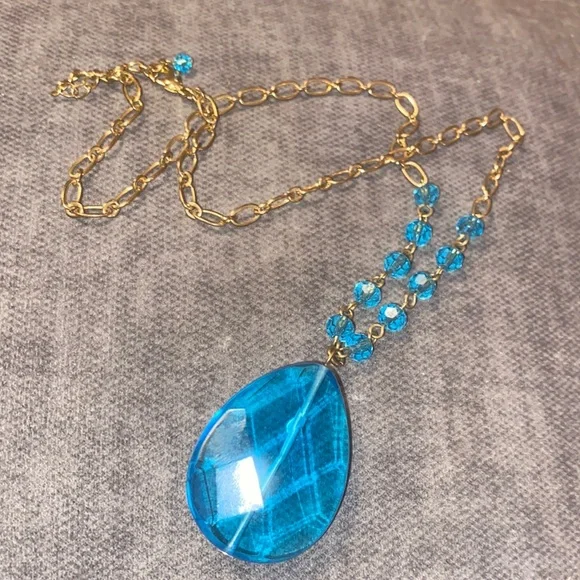 Beautiful gold tone and blue pendant drop necklace - Picture 2 of 4